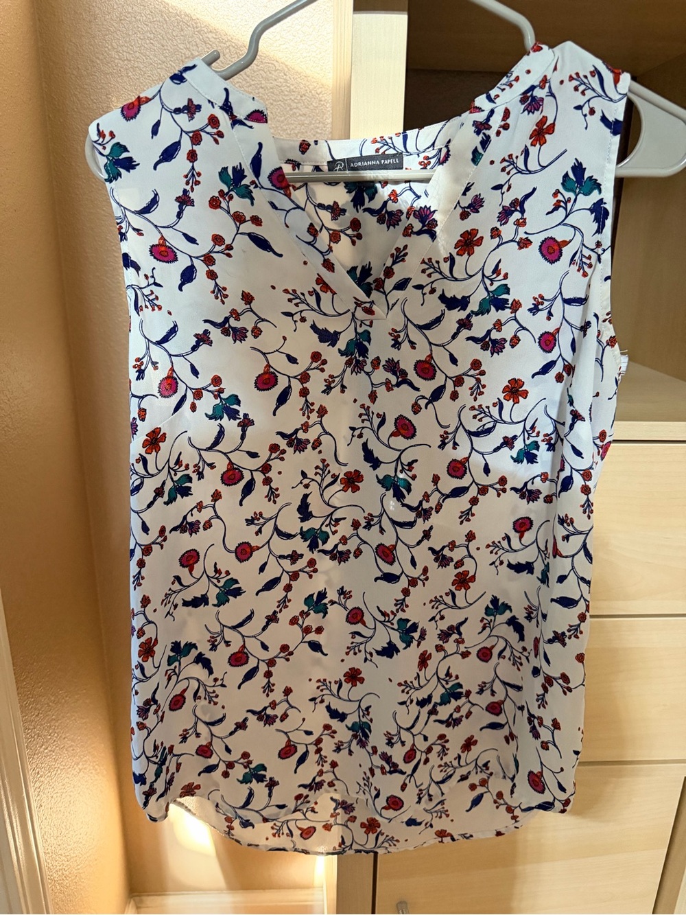 Adrianna Papell White Floral V-Neck Sleeveless Camisole